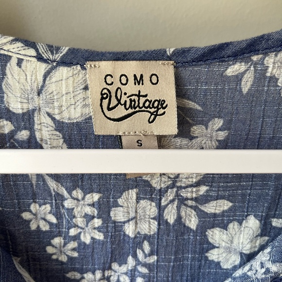 Blue and white floral top! - Picture 2 of 3